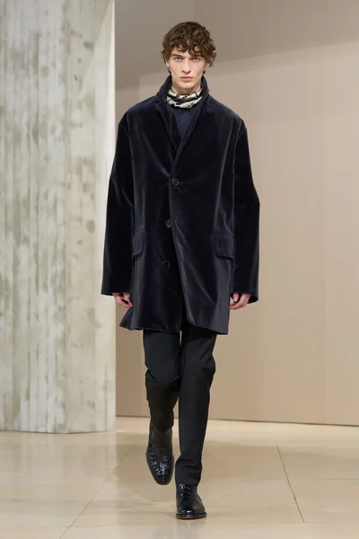 Look 46